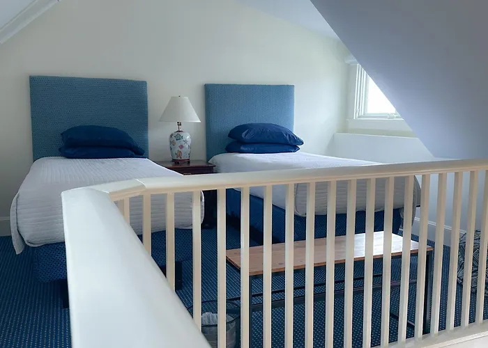 Top Hotels Near Oregon Coast Aquarium in Newport